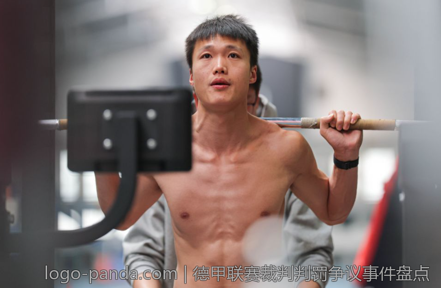 德甲联赛裁判判罚争议事件盘点